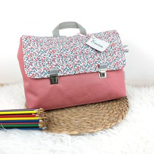 Cartable pour maternelle personnalisé pour fille avec des mini fleurs roses accessoire et sac d'écolier original